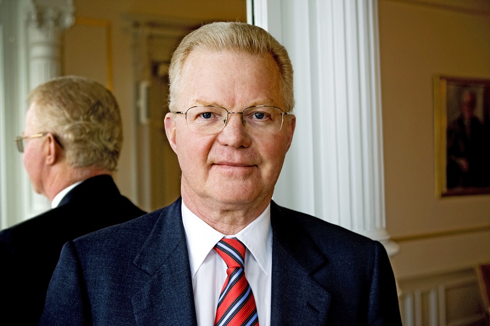 Fredrik Lundberg köper in sig i Hufvudstaden 1998.